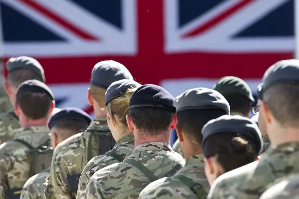 Regno Unito pronto alla guerra? I limiti della difesa UK e lo specchio scomodo per l’Italia