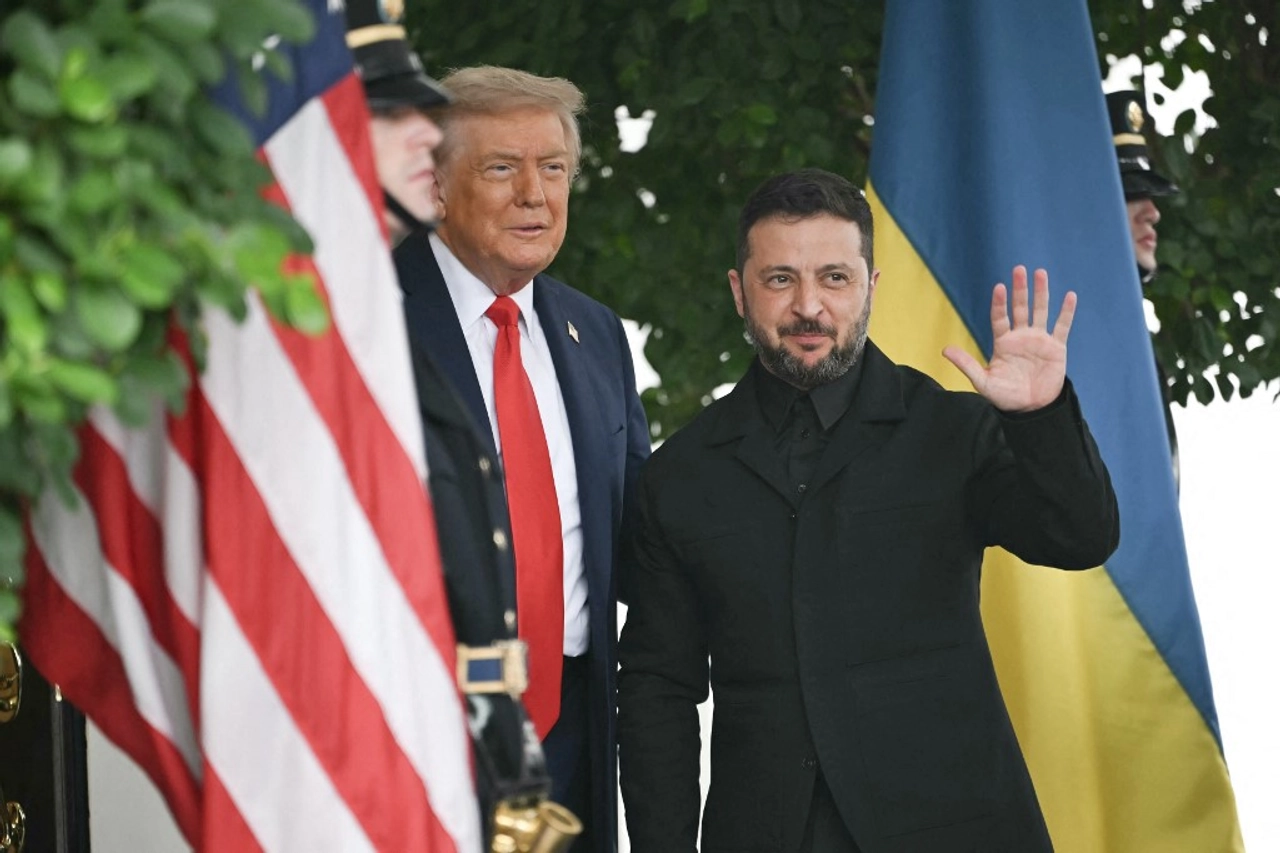 Zelenskyy a Washington: “Servono Tomahawk, non solo droni”. Trump: “Fermate la guerra, subito”